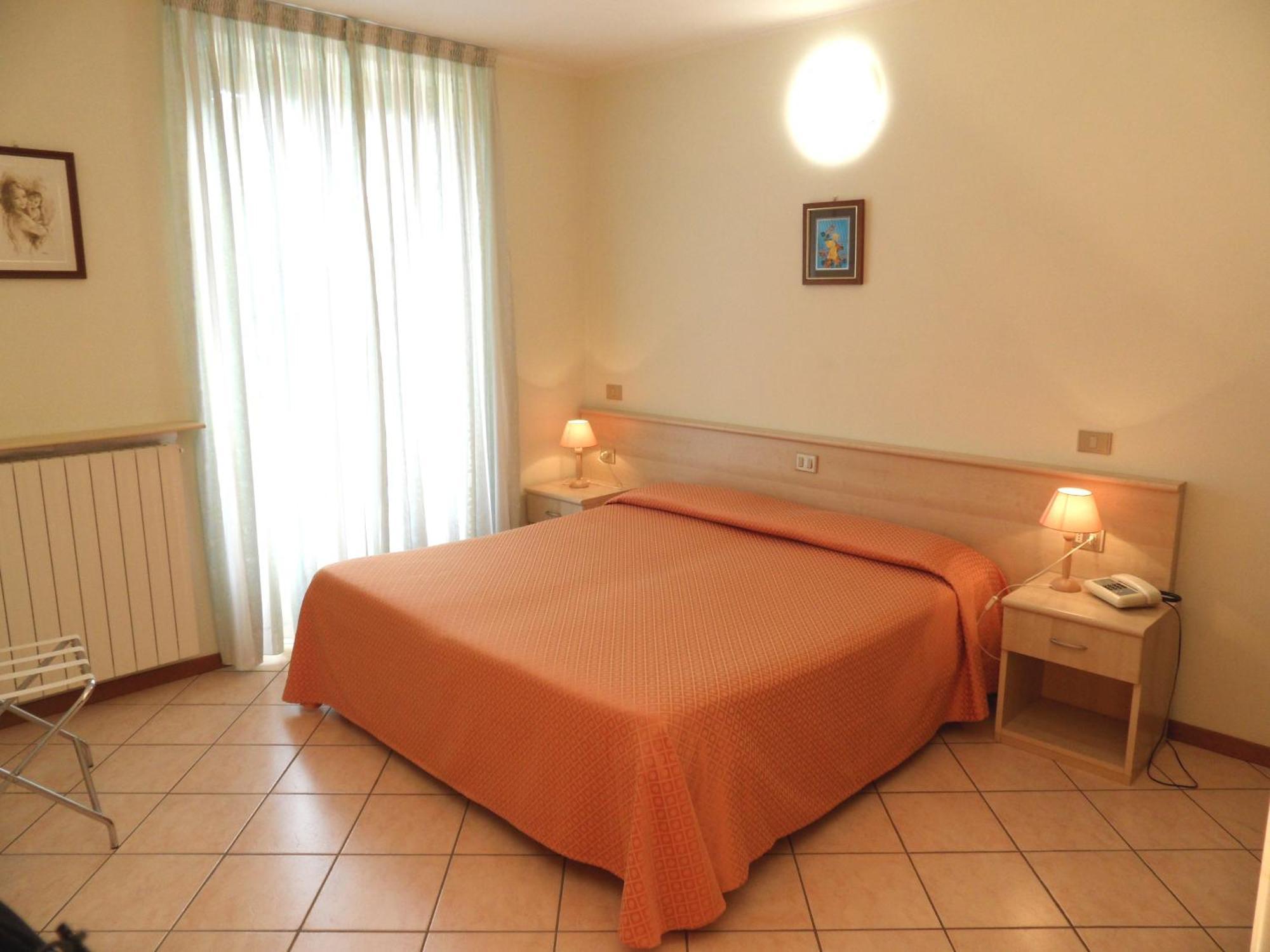Casa Vacanze Touring Verbania Bagian luar foto