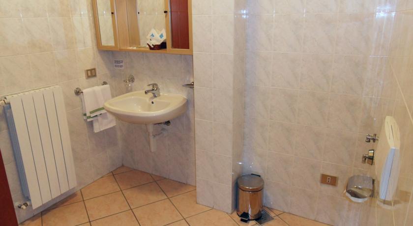 Casa Vacanze Touring Verbania Bagian luar foto