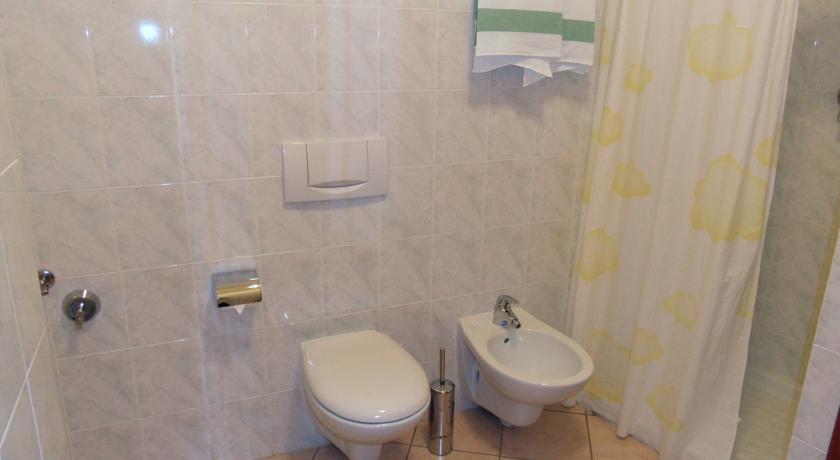 Casa Vacanze Touring Verbania Bagian luar foto