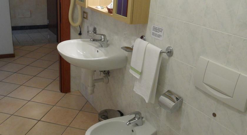 Casa Vacanze Touring Verbania Bagian luar foto