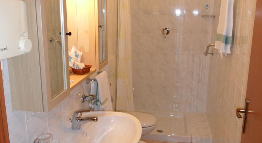 Casa Vacanze Touring Verbania Bagian luar foto