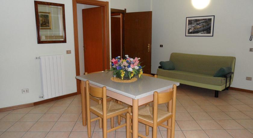 Casa Vacanze Touring Verbania Bagian luar foto