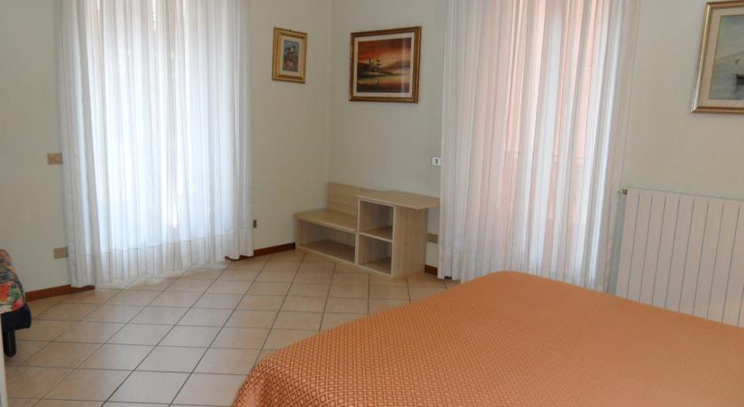 Casa Vacanze Touring Verbania Bagian luar foto