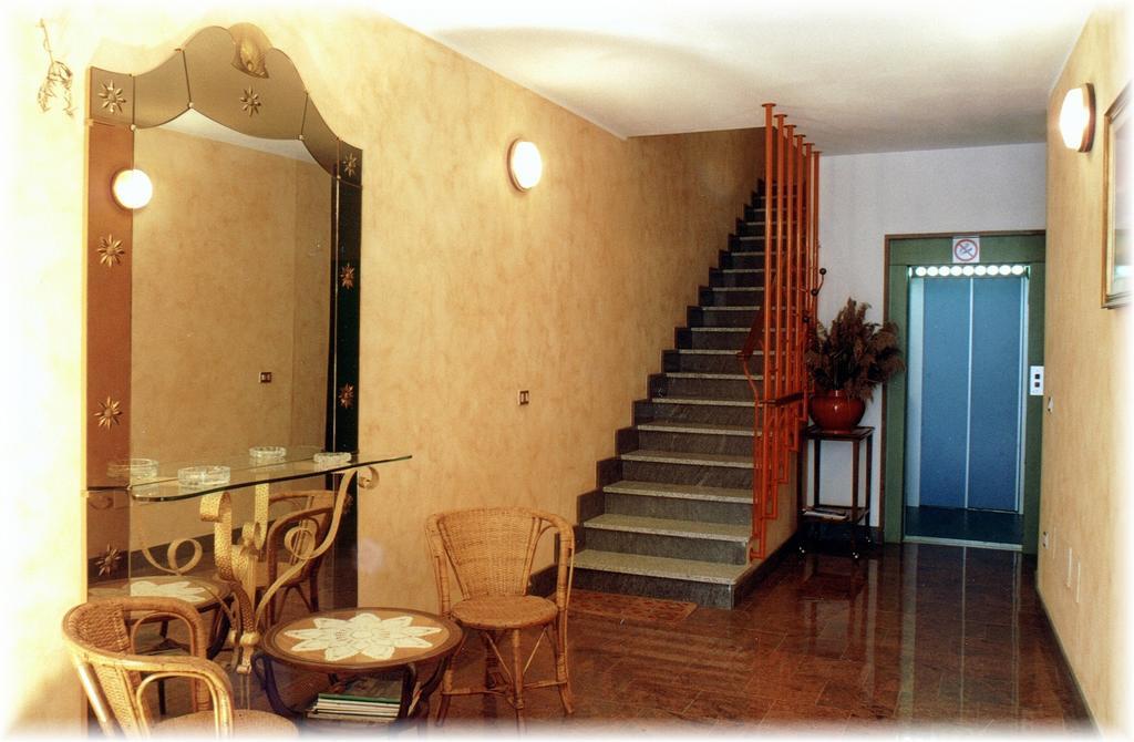 Casa Vacanze Touring Verbania Bagian luar foto