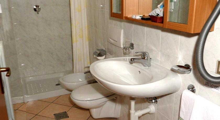 Casa Vacanze Touring Verbania Ruang foto